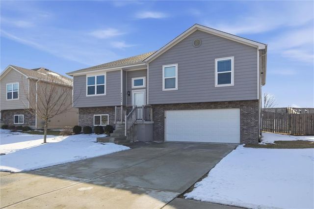 21303 W 219th Street, Spring Hill, KS 66083