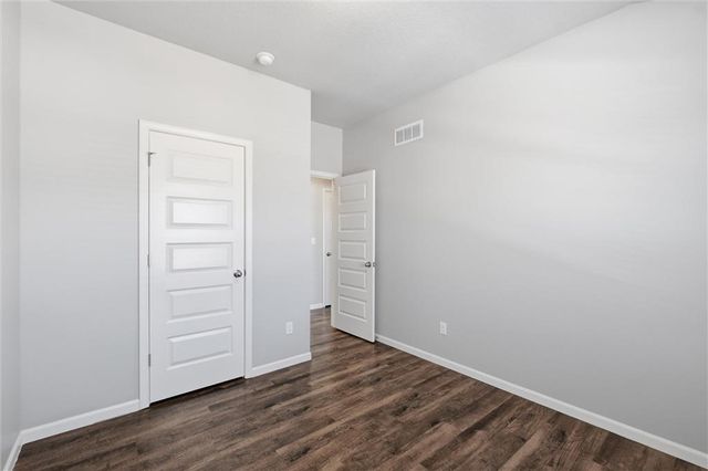 21303 W 219th Street, Spring Hill, KS 66083