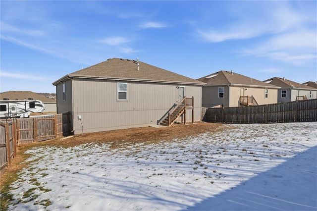 21303 W 219th Street, Spring Hill, KS 66083