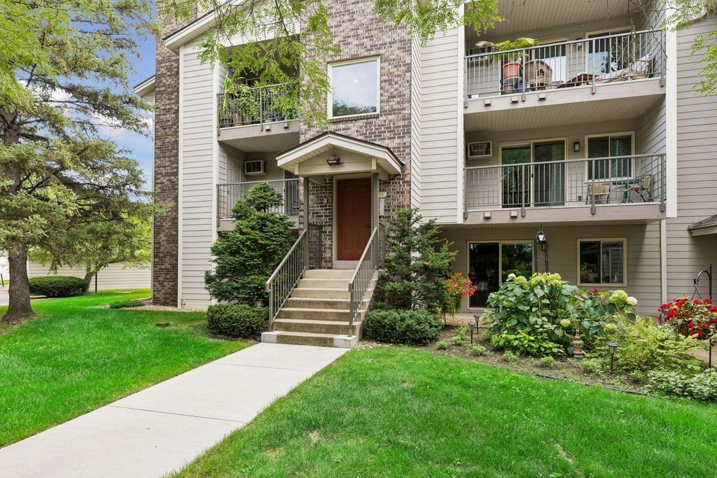 2130 Ridge Drive 23, Saint Louis Park, MN 55416 — exterior