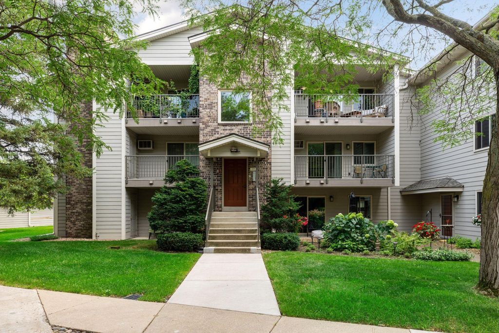 2130 Ridge Drive 23, Saint Louis Park, MN 55416 — photo 2