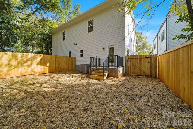 105 N Smallwood Place, Charlotte, NC 28216