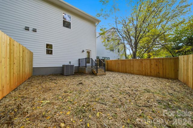 105 N Smallwood Place, Charlotte, NC 28216