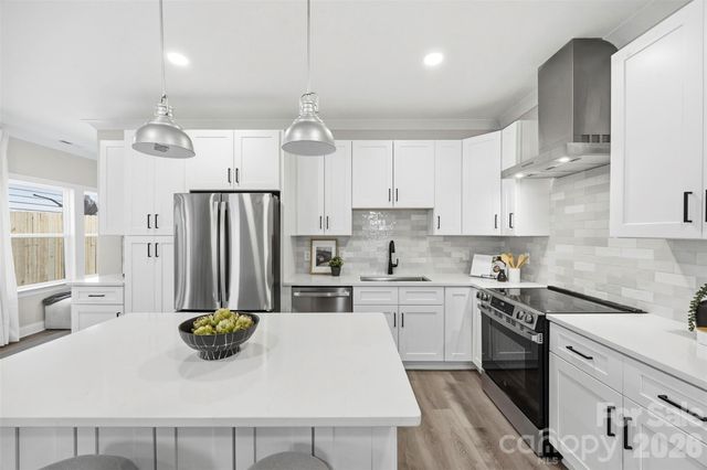 105 N Smallwood Place, Charlotte, NC 28216