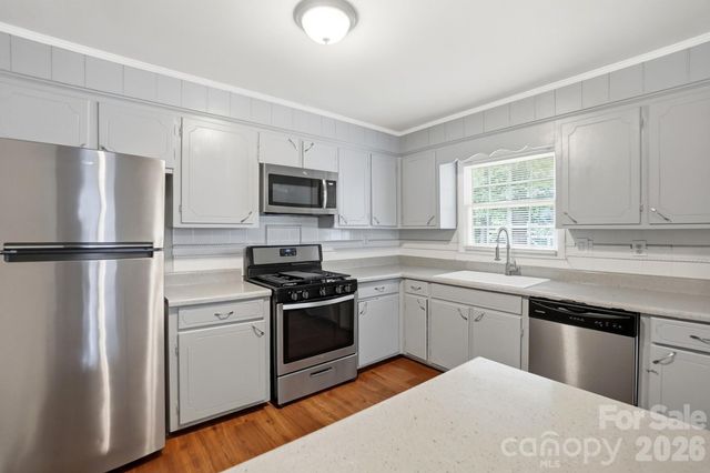 6308 Covecreek Drive, Charlotte, NC 28215
