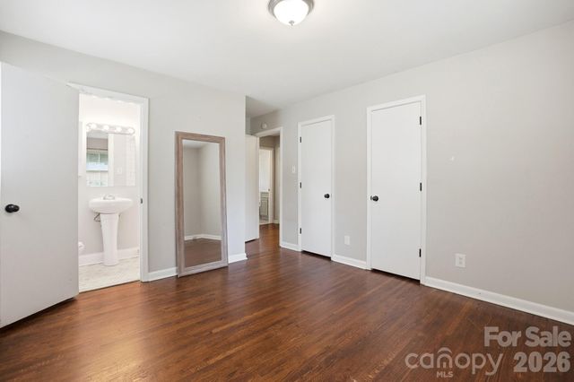 6308 Covecreek Drive, Charlotte, NC 28215