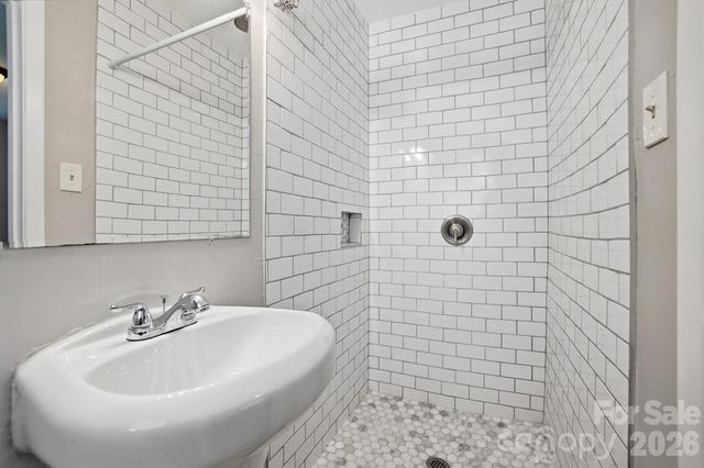 6308 Covecreek Drive, Charlotte, NC 28215