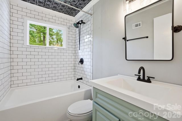 6308 Covecreek Drive, Charlotte, NC 28215