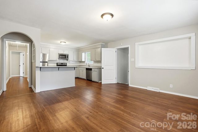 6308 Covecreek Drive, Charlotte, NC 28215