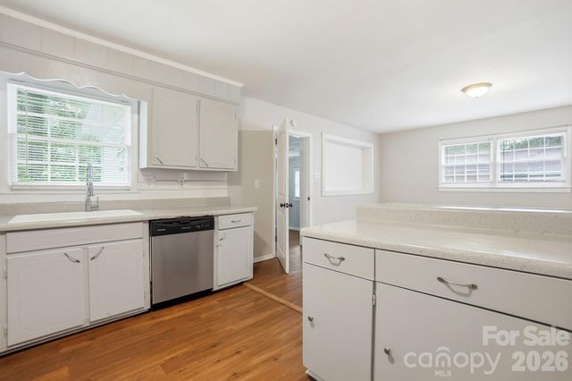 6308 Covecreek Drive, Charlotte, NC 28215