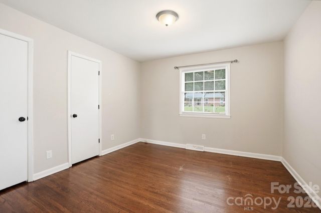6308 Covecreek Drive, Charlotte, NC 28215