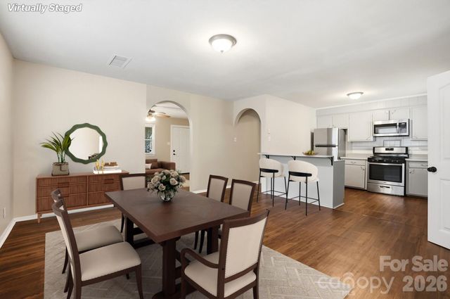 6308 Covecreek Drive, Charlotte, NC 28215