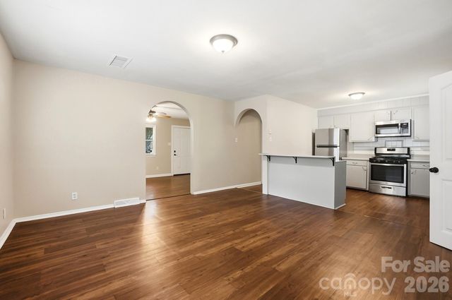 6308 Covecreek Drive, Charlotte, NC 28215