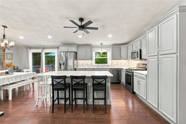 7 Cindy Circle, Johnston, RI 02919
