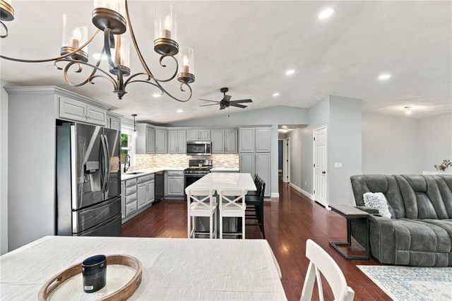 7 Cindy Circle, Johnston, RI 02919