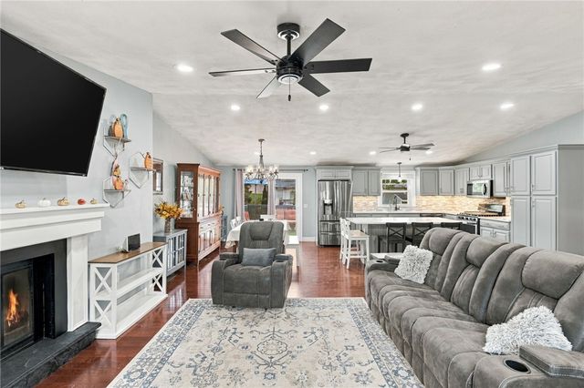 7 Cindy Circle, Johnston, RI 02919