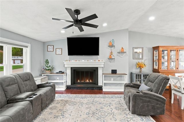 7 Cindy Circle, Johnston, RI 02919
