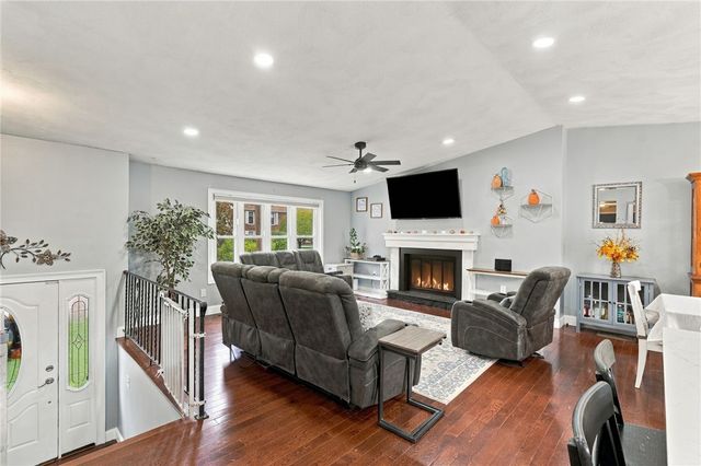 7 Cindy Circle, Johnston, RI 02919
