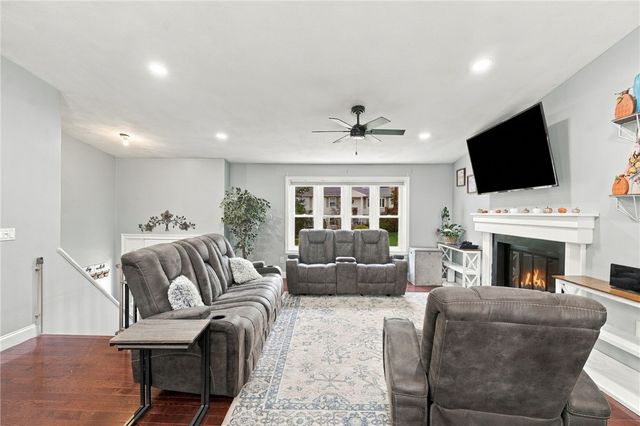 7 Cindy Circle, Johnston, RI 02919