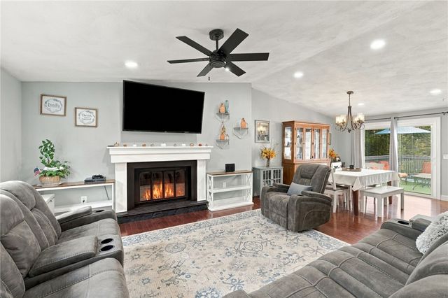 7 Cindy Circle, Johnston, RI 02919