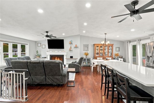 7 Cindy Circle, Johnston, RI 02919