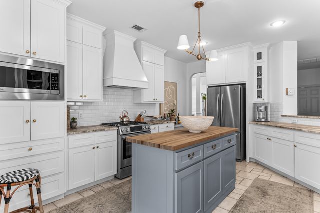 824 Forest Lakes Drive, Keller, TX 76248