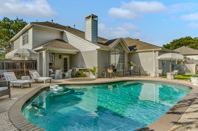 824 Forest Lakes Drive, Keller, TX 76248