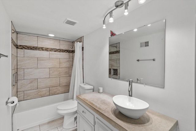 5748 Sandy LANE, Mount Pleasant, WI 53406
