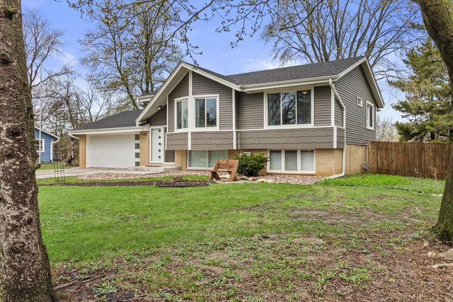 5748 Sandy LANE, Mount Pleasant, WI 53406