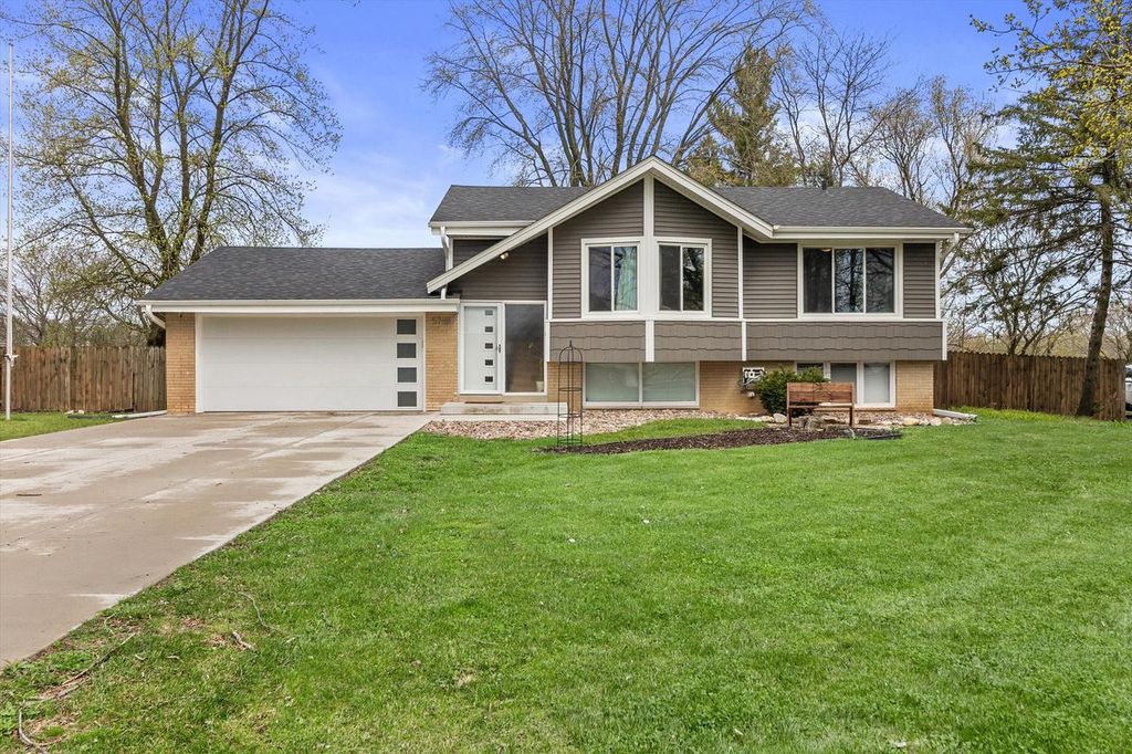 5748 Sandy LANE, Mount Pleasant, WI 53406