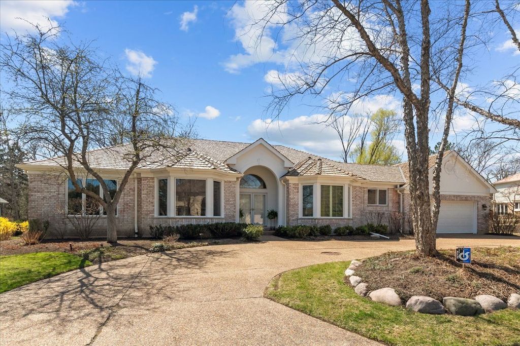 2530 Hybernia Drive, Highland Park, IL 60035