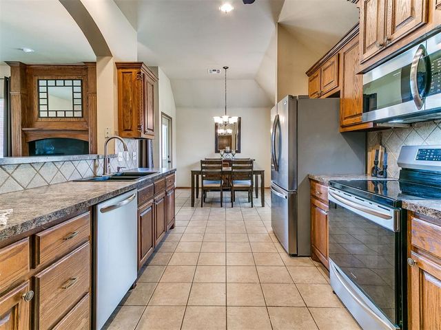 12201 Heathfield Lane, Oklahoma City, OK 73173