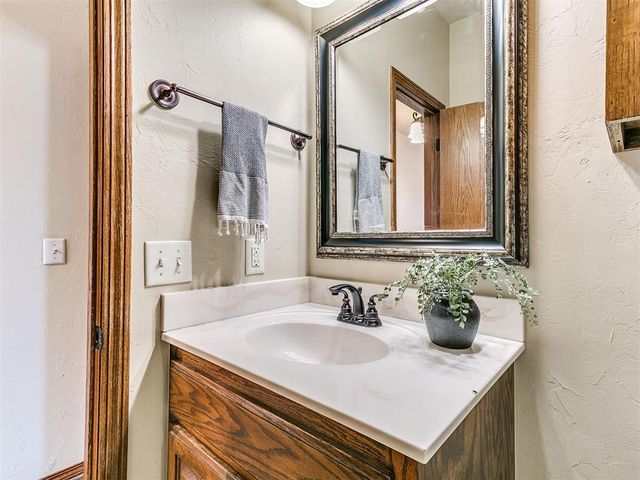 12201 Heathfield Lane, Oklahoma City, OK 73173