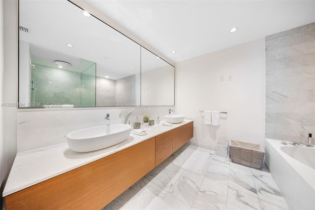10201 Collins Ave 305, Bal Harbour, FL 33154