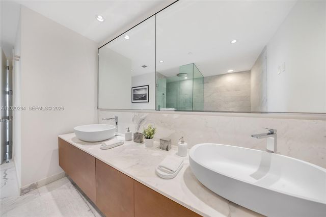 10201 Collins Ave 305, Bal Harbour, FL 33154