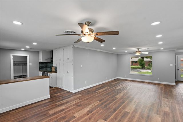 3729 Pope Dr, Corpus Christi, TX 78411