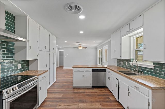 3729 Pope Dr, Corpus Christi, TX 78411