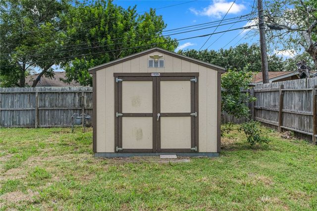 3729 Pope Dr, Corpus Christi, TX 78411
