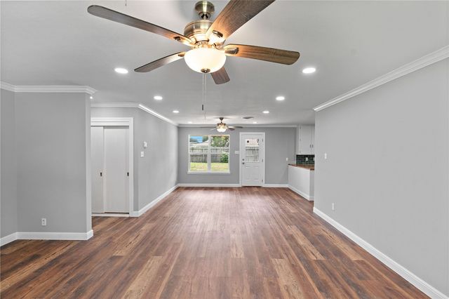 3729 Pope Dr, Corpus Christi, TX 78411