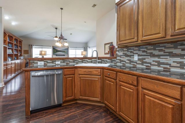 730 Emerald Pointe Drive 433, Hollister, MO 65672