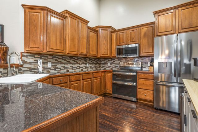 730 Emerald Pointe Drive 433, Hollister, MO 65672