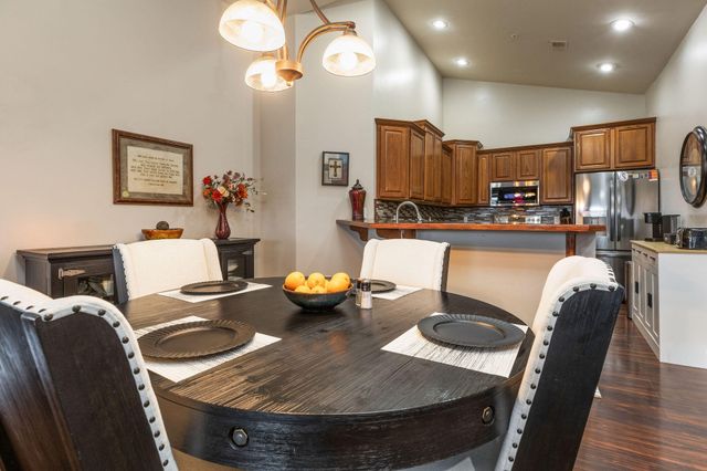 730 Emerald Pointe Drive 433, Hollister, MO 65672