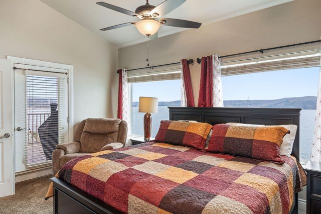 730 Emerald Pointe Drive 433, Hollister, MO 65672