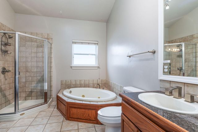 730 Emerald Pointe Drive 433, Hollister, MO 65672