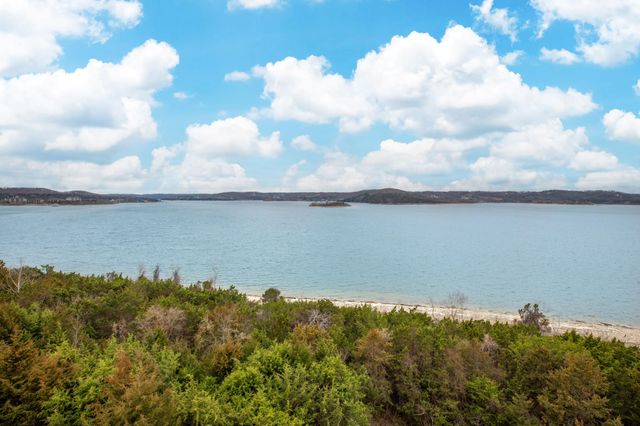 730 Emerald Pointe Drive 433, Hollister, MO 65672