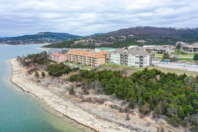 730 Emerald Pointe Drive 433, Hollister, MO 65672