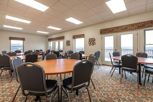 730 Emerald Pointe Drive 433, Hollister, MO 65672