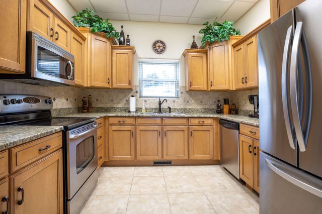 730 Emerald Pointe Drive 433, Hollister, MO 65672