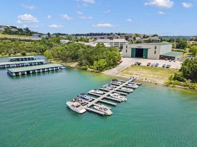 730 Emerald Pointe Drive 433, Hollister, MO 65672