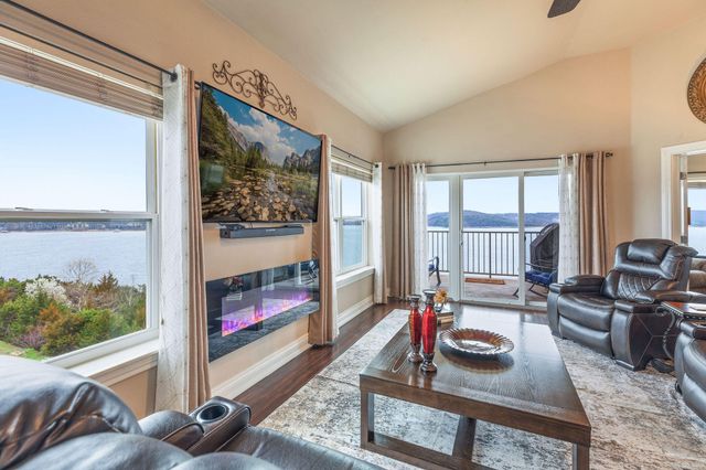 730 Emerald Pointe Drive 433, Hollister, MO 65672